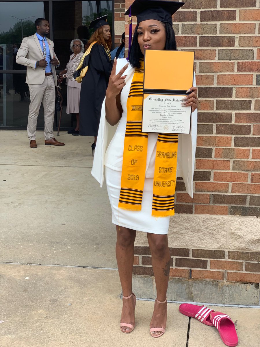 CherryyyPiee_'s tweet photo. From the bottom of the bottoms 😭💞 Ya gurl is officially Grambling State University Alumna 👩🏾🎓 #GramFam19 #TheyCountedMeOut #INeverFolded 🙏🥳 #NextStopLawSchool https://t.co/F2dFAUzWM4