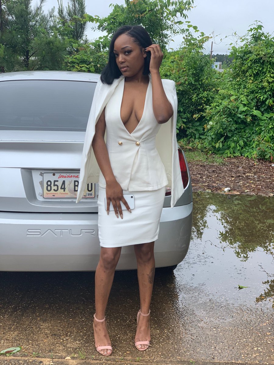 CherryyyPiee_'s tweet photo. From the bottom of the bottoms 😭💞 Ya gurl is officially Grambling State University Alumna 👩🏾🎓 #GramFam19 #TheyCountedMeOut #INeverFolded 🙏🥳 #NextStopLawSchool https://t.co/F2dFAUzWM4