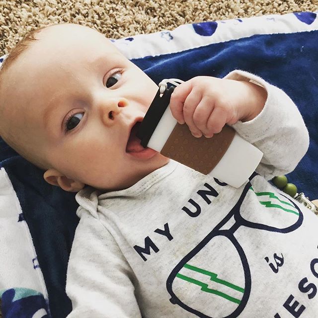 ZenMamas's tweet photo. #Repost @akkokx
・・・
Our plans kinda changed last-minute while already halfway to our destination 😅 but Desmond’s like, ‘no worries Mom! I’ve got my coffee. It’s all good!’ .
.
.
Isn’t this teether the CUTEST?!! I’ll take more photos of it next week, but head on over to @… https://t.co/AmYii0SrOk
