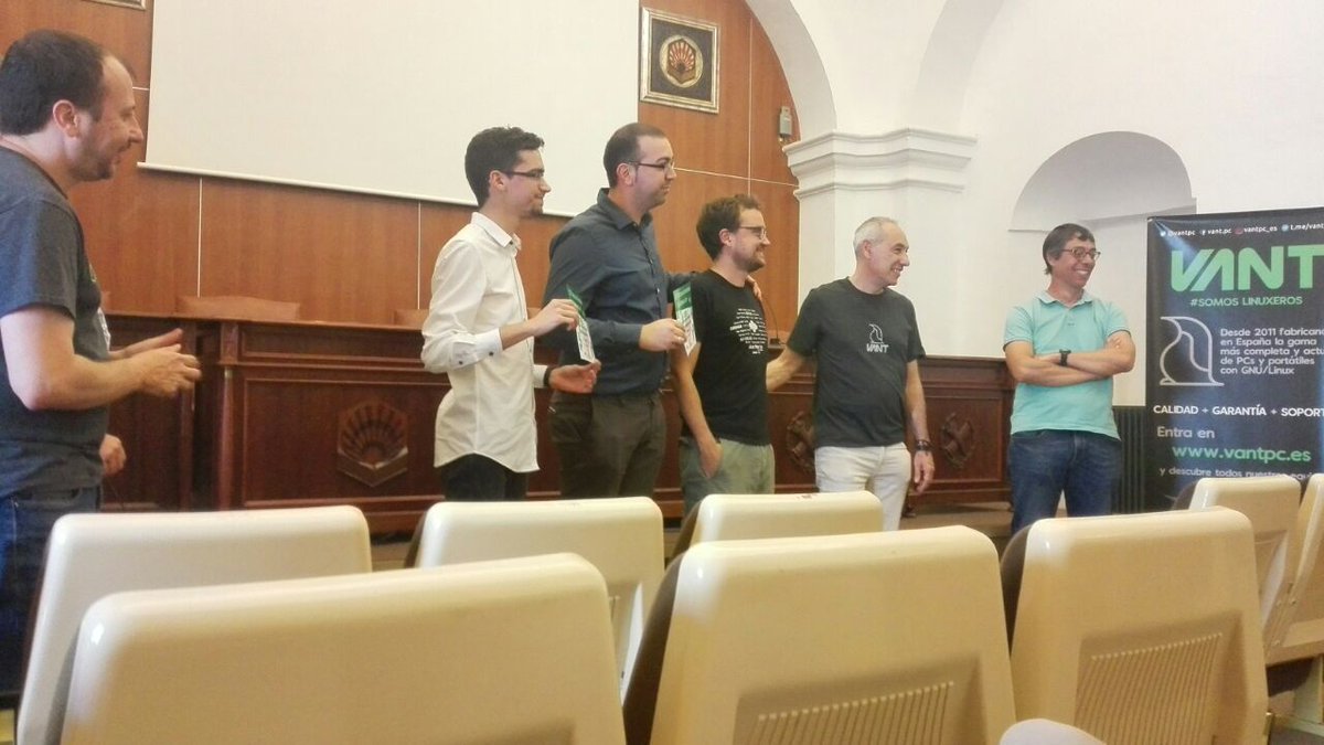 OSLULL's tweet photo. Cerrando final del @concursousl con la entrega de premios, entre ellos dos proyectos de la @ULL: @cmsysbot y @SaferAuto. Felicitaciones a agraciados y agradecimientos al @AulaSL de @Univcordoba y al resto de la organización, ha resultado todo fantástico https://t.co/PNiIM4fN6V