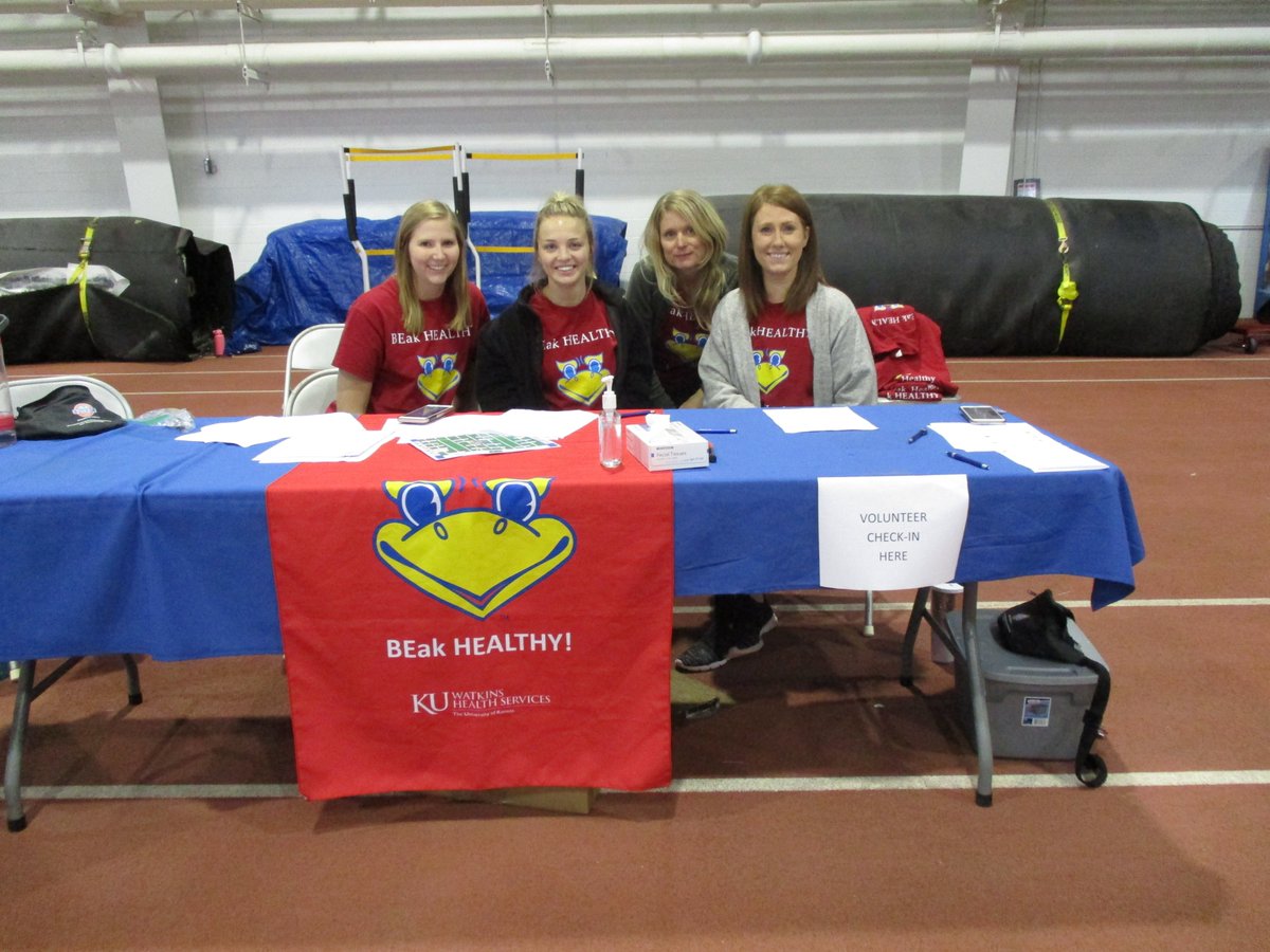 Beak_Healthy's tweet photo. Our health education staff, peer health educators, student athletes and volunteers spent their #StopDay at #Hawkfit, an annual event for Douglas County third graders. https://t.co/J7tkgWKxHc