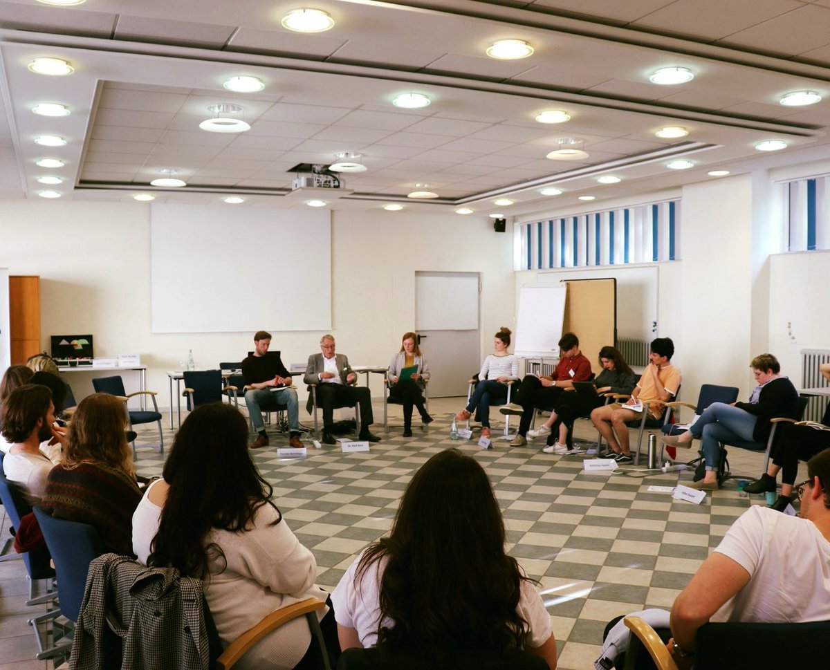 EABBerlin's tweet photo. Gestern startete der 2. Workshop unseres #Decodingpopulism-Projekts. Vielen Dank an die Experten @d_boeselager & Dr. Wolf Klinz (MEP). Mehr dazu hier: https://t.co/lgivKA8KNP…/projekte-…/decoding-right-wing-populism/. @bpb_de @FNFreiheit #AllianzKulturstiftung @DeutschlandVolt https://t.co/3aQuNlCiQM