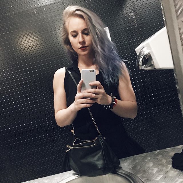 Piąteczek! Kto dziś imprezuje?
————————-
#violethair #purplebalayage #redviolethair #funhaircolor #dancemacabre #koloryzacja #łobuziara #plumhair #purplehair #violethair #purplehaircolor #purplehairdontcare #purplehairdye #hairpurple #purplehairgirl #hai… bit.ly/2HexyGs