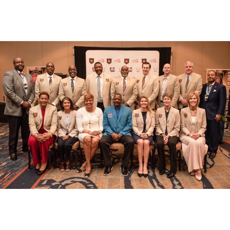 WorthAdvisors's tweet photo. Earlier this week, @AStepUpFHA inducted 12 amazing coaches into the Inaugural Assistant Coaches Hall of Fame presented by Worth Advisors. Congrats class of 2019! 🏀 #AStepUpHOF19 https://t.co/JCev6JkHqf