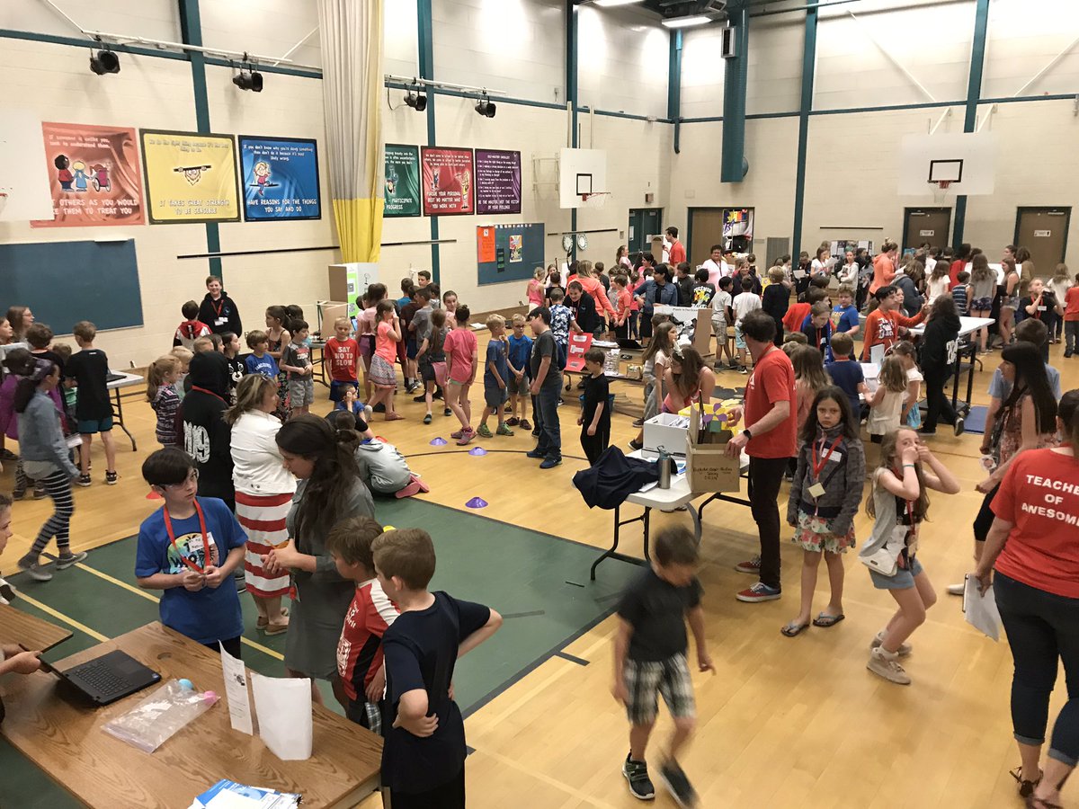 minkus_james's tweet photo. Ecole Peter Greer held our own Expo of Awesome today. #designthinking #showcaseoflearning https://t.co/ibv9wnMRvs