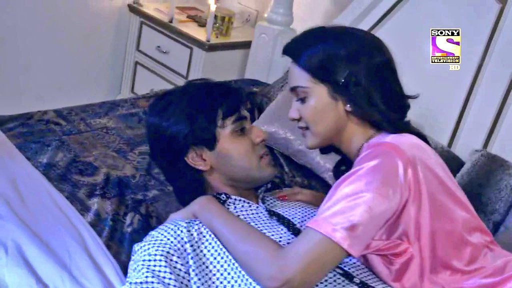 It will always be her who leads the way & today too, she lay him down first on top of him, making him prey of her seduction, while he just surrendered to the burning desire on her face #YehUnDinonKiBaatHai