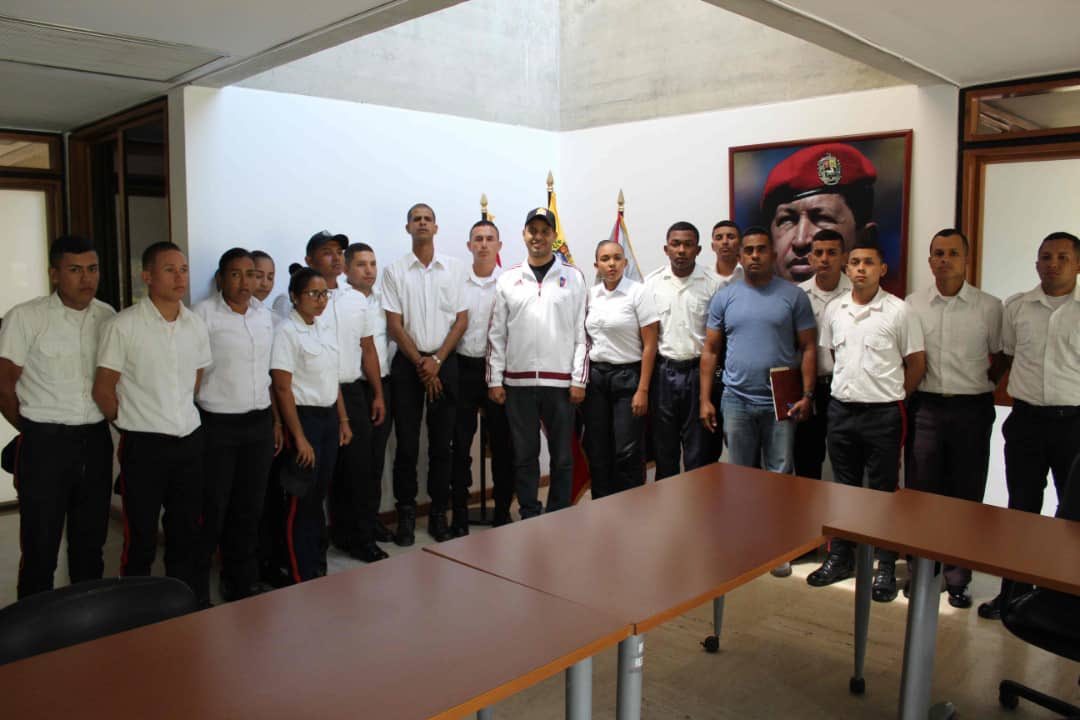 LuisJonasReyes's tweet photo. Compartimos una buena conversación con los nuevos aspirantes a integrar nuestra honorable policía Municipal de #Iribarren @poliiribarren https://t.co/cdGBbA4MOD
