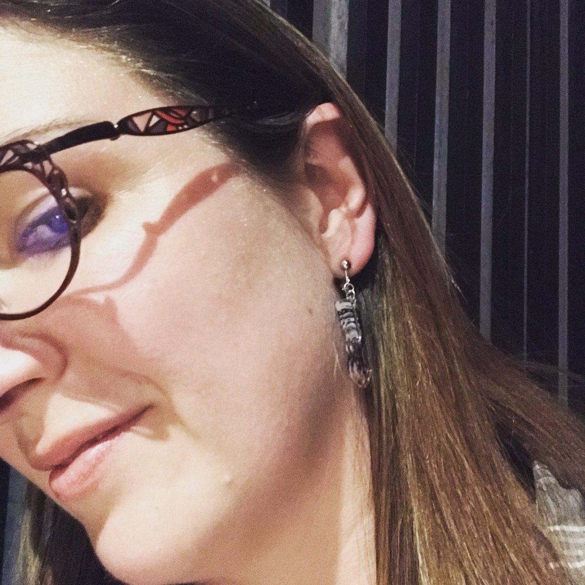 Missrithenay's tweet photo. Tidbit about me: my ears aren’t pierced. That’s a lot more common in Japan than Canada so they make a large variety of clip on, slip on, and screw on earrings. These ones are paint tubes!
.
.
#earrings #earringstyle #nonpierced #tokyostyle #japanstyle https://t.co/gz7k4HikkQ