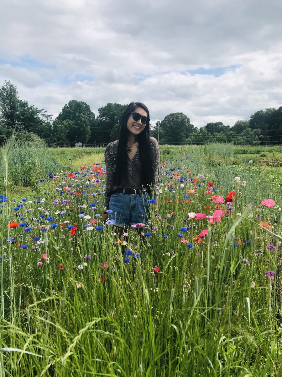 Miki_Salamon's tweet photo. Thanks @ElonENS for an amazing four years. So grateful for all of the friends and mentors that have been made along the way. 🌍🌿🌸✨ #ElonEd #EnviroEd https://t.co/XDbgbe1iaj