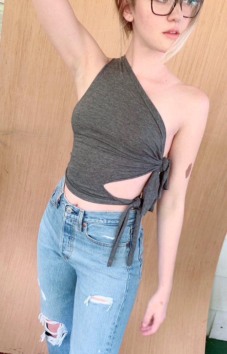 LuxieGames's tweet photo. My mom made this top out of a 3 dollar hanes shirt from Walmart and why aren’t you following her for amazing DIY’s?! @WobiSobi https://t.co/GesqhOOWiC