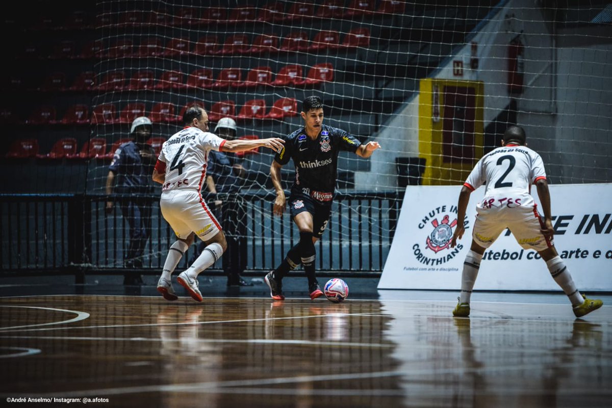 Corinthians's tweet image. GOLEADA!

Em bela atuação coletiva, Timão bate o Taboão por 6 a 1, no Ginásio Wlamir Marques, pelo Campeonato Paulista de Futsal. Com o resultado, o Alvinegro mantém a invencibilidade na competição e lidera o grupo B do torneio!

#VaiCorinthians