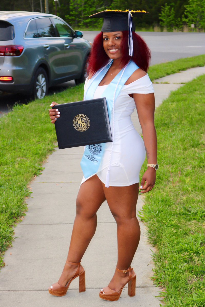 AloniChristina's tweet image. ISSA GRADUATE 🎓🥳 #ClassOf2019 #BlackGirlMagic #MastersLoading #StocktonAlumni #FutureOT #thehumiditykilledmyhair #curlyhairprobs 🤣