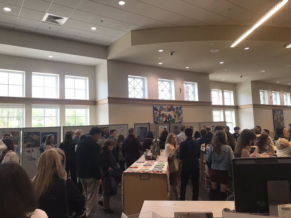 HonorsArt's tweet photo. What a wonderful night!!! Congratulations to all the new inductees and all the graduating seniors- thank you for making this year amazing! #NAHSstrong https://t.co/R64S9Hfd3r