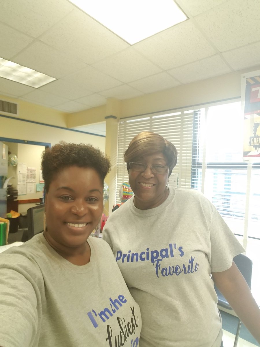 GregoryDrive's tweet photo. @DCPSTurnaround Gregory Drive Elementary School's teachers wrapped their week up with good old southern comfort food for lunch! All smiles at THE DRIVE! #GREATTEACHERS https://t.co/Snakfv54Gi