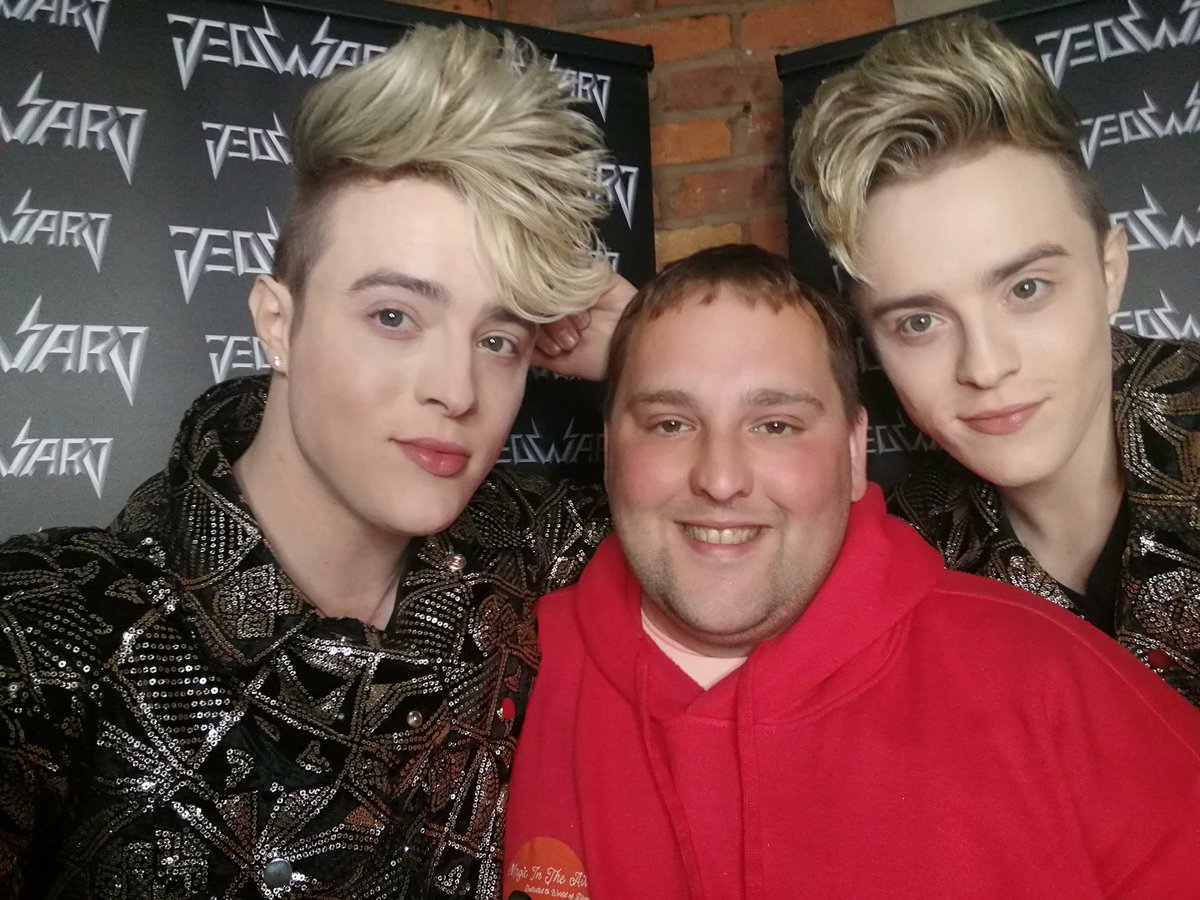 MagicIntheAir_'s tweet image. Always fun seeing @planetjedward @JepicHQ so good seeing you both after a very long time!!! Totally worth it though always good meeting awesome artists like yourselves and living the dream!! That's what life's about creating memories and creating awesome vibes!! 🍀🙌👍🎶
