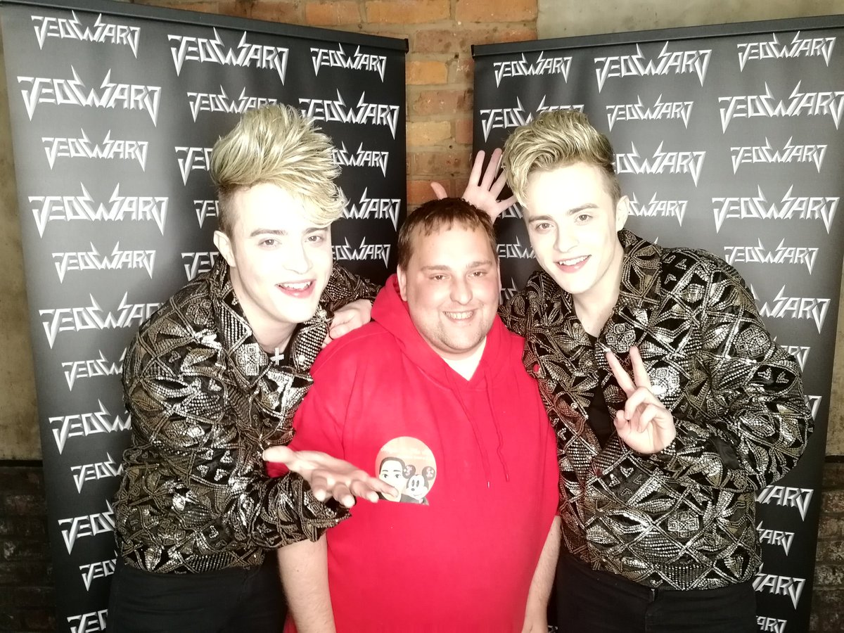 MagicIntheAir_'s tweet image. Always fun seeing @planetjedward @JepicHQ so good seeing you both after a very long time!!! Totally worth it though always good meeting awesome artists like yourselves and living the dream!! That's what life's about creating memories and creating awesome vibes!! 🍀🙌👍🎶