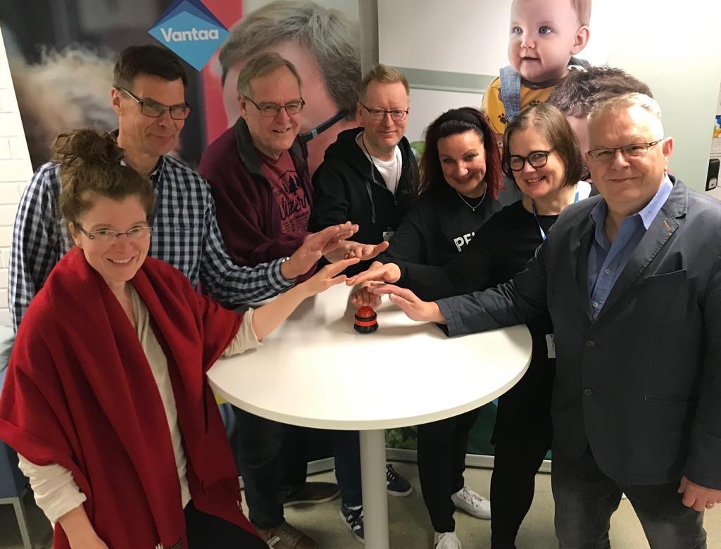 JukkaTSalminen's tweet photo. Apotti lähti Vantaalla käyntiin yhteistyöllä. Kaikki sujunut toistaiseksi hyvin ! #sote #vantaa #apotti #hus https://t.co/9WfjBsKALJ