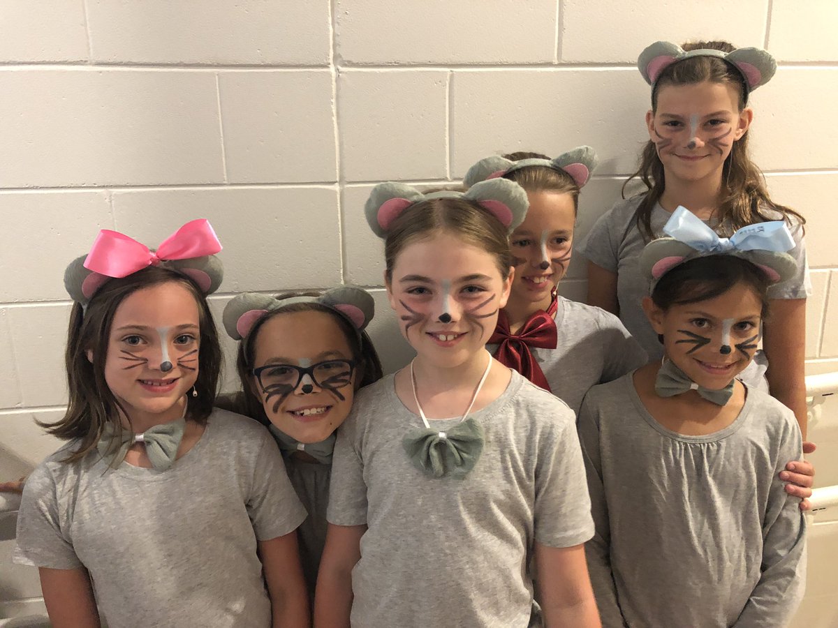 TeachingHursey's tweet photo. Had a blast tonight hanging out backstage with the most talented group of young people around! The MES Drama Club put on a stellar performance of Cinderella! Kudos to @MissGCarpenter for all of her hardwork. These kiddos did a great job & had fun doing it! #MESrocks #bedramatic https://t.co/MhjZIiRlCT