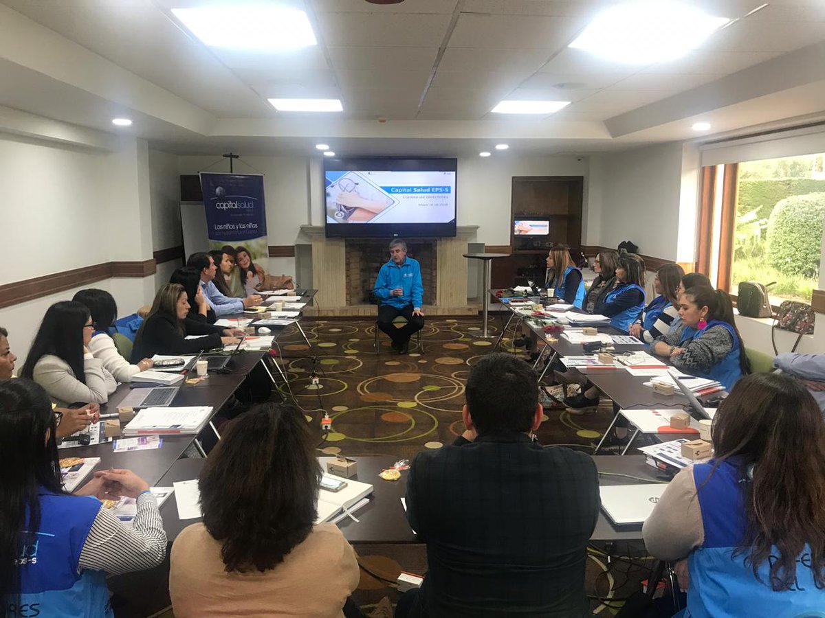 luismorales0621's tweet photo. Jornada de trabajo hoy con todo el equipo directivo de @Capitalsalud Analizamos el presente y los retos de la EPS pública distrital que afilia a más de 1 millón de personas en Bogotá. 
Muy pronto habrá grandes noticias sobre su futuro. https://t.co/lIG0Zadqr1