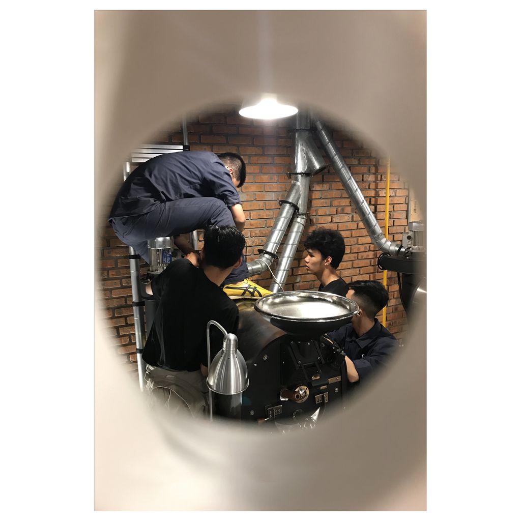 xliiicoffee's tweet photo. When we learn how to work together versus against each other things might start get better
.————/———— .
#43factory
#43factorycoffeeroaster
#specialtycoffee #coffeegram
#coffeeholic #caffein #caffeindaily
#coffeeoftheday #baristar #roastery
#baristalife #danang #espresso https://t.co/kMzLXwctWz