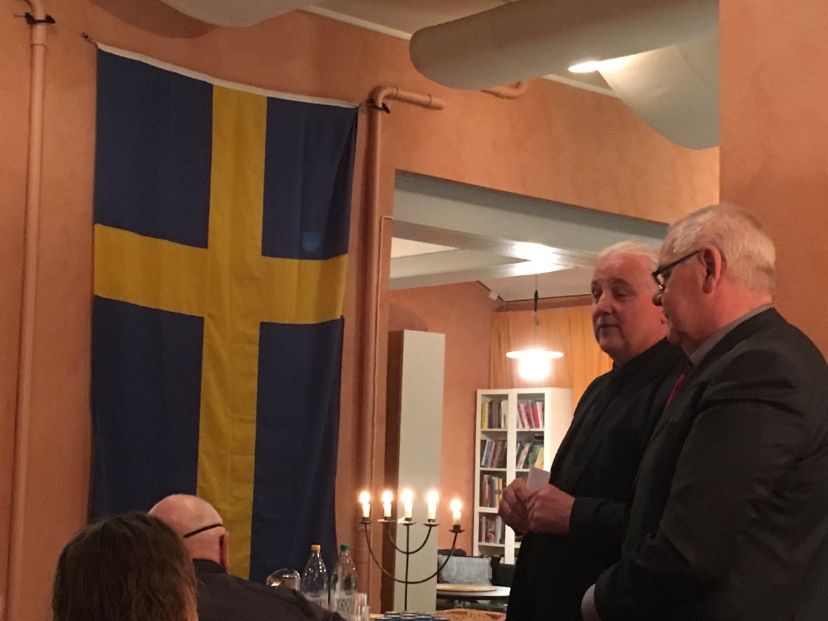 Jubileumsmiddag för kriminalvårdens kamratförening på lämplig plats - Fängelsemuseet i Gävle. Många berättelser och fin stämning. På bilden två norska representater som gratulerade föreningen. Höjdpunkten var filmen från häktet Malmö när priset till bäste kamrat 2019 delades ut.