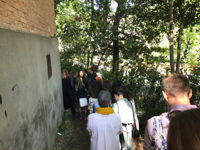 ClarissaCorfe's tweet photo. So many queues at Giardini #VeniceBiennale2019 @la_Biennale today but totally worth it especially for #AngelicaMesiti #LarissaSansour #BarbaraWagner #BenjamindeBurca Really looking forward to #SeanEdwards @WalesInVenice @MarieAnneMcQuay #CharlotteProdger @scotlandvenice &the rest https://t.co/P3toKaX0Ck