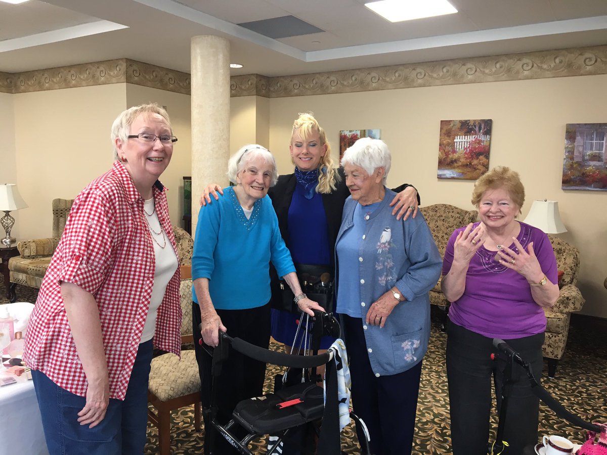 rosemaryalleruz's tweet image. #AgelessFun ! #Roses123FacialSpa #Makeup #Music #Laughs next month #Karaoke 🎤#BeautyFromWithin 🥰