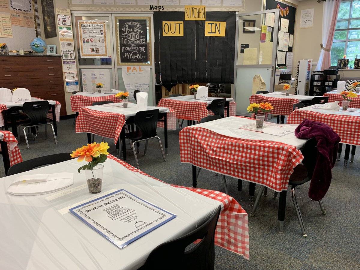 LMoselyTX's tweet photo. First grade Reading Restaurant!!! SUCH a fun event!!! @CLESLilTexans https://t.co/Dk2iTfidIq