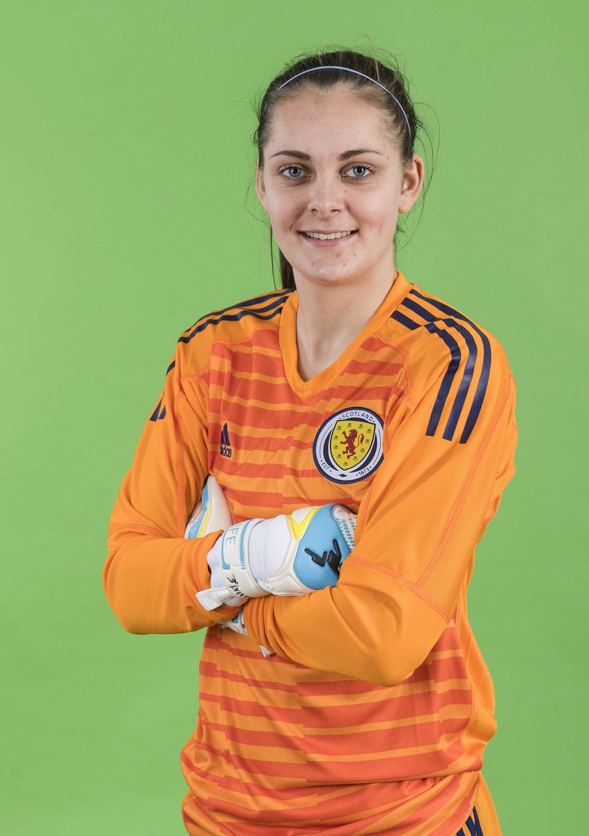 Super @JennaFife74 saves two penalties with her @PrecisionGk Gloves supplied by @FootballNation and @HibsLadies win the #SWPLCup  👏👏👏