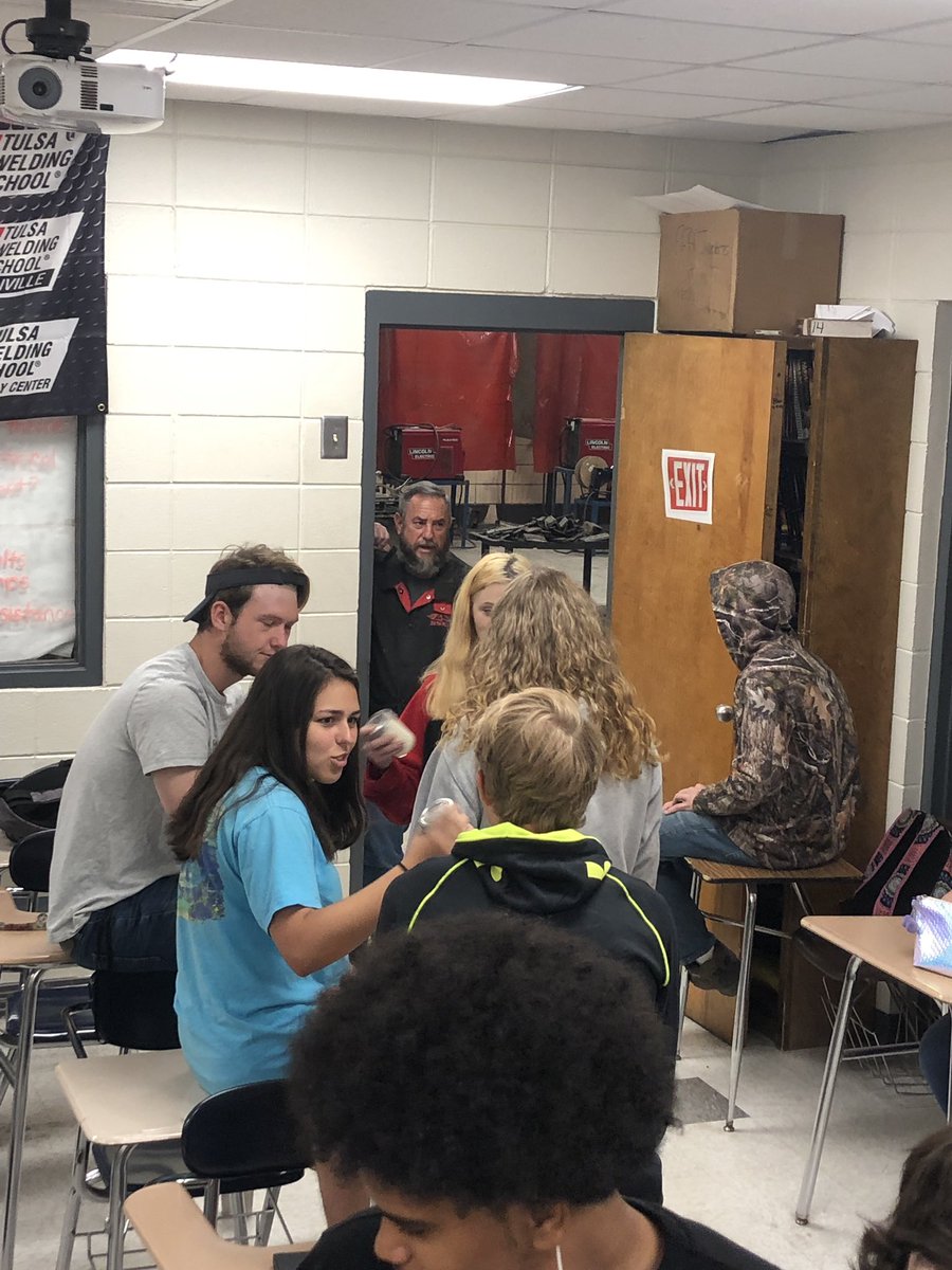agmorgan02's tweet photo. BCHS Basic Ag students learning about and taste testing organic vs inorganic and fresh vs store bought foods today with some breakfast and homemade butter. #realworldlabs #welovetoeat https://t.co/e3rrGeWngD