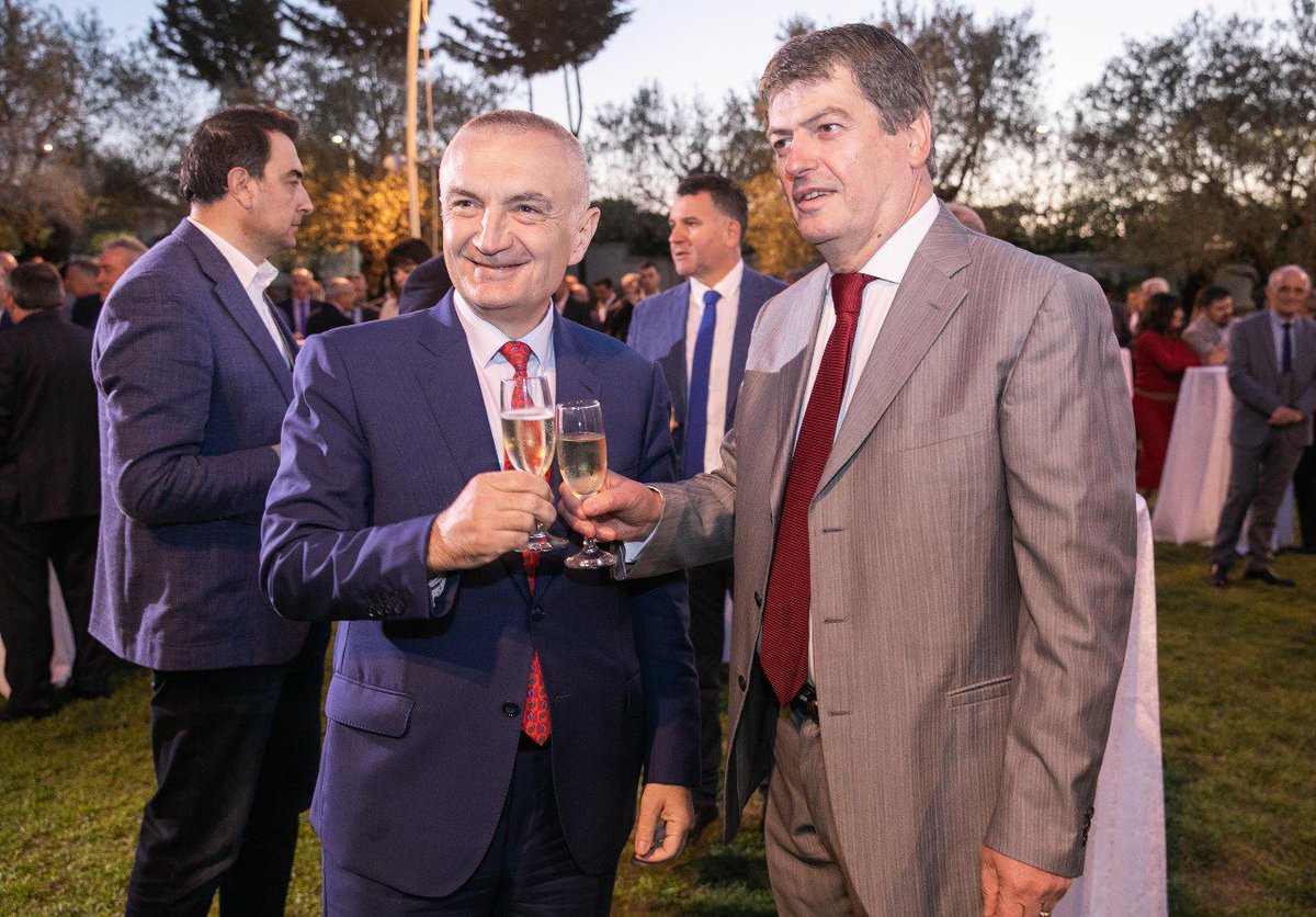 ilirmetazyrtar's tweet photo. #KĂ«naqĂ«si tĂ« merrja pjesĂ« nĂ« #promovimin e #librit â#Nocturn - Kur #arsyeja errĂ«sohet nga #pushtetiâ, tĂ« #mikut dhe #kolegut tim, ish-Presidentit, #BamirTopi. https://t.co/NOGsrM7bmJ