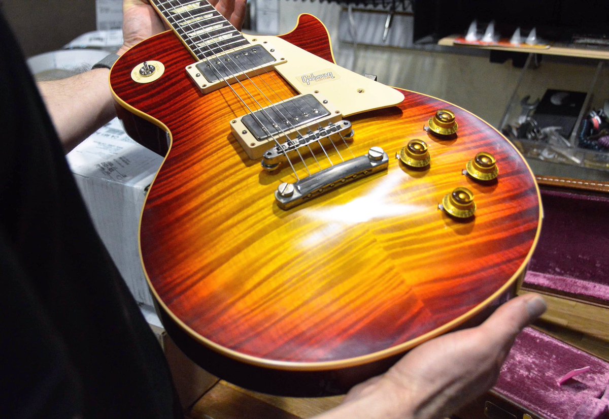 GuitarShowcase's tweet photo. The intense flame on our latest 60th Anniversary is almost too hot to handle 🔥🔥🔥 #flametopfriday #gibsunday #gibson #lespaul #60thanniversary #factoryburst #lespaulstandard #lespaulshowcase #newgear #vintagestyle #sunburst https://t.co/Yo0OBVd8d9