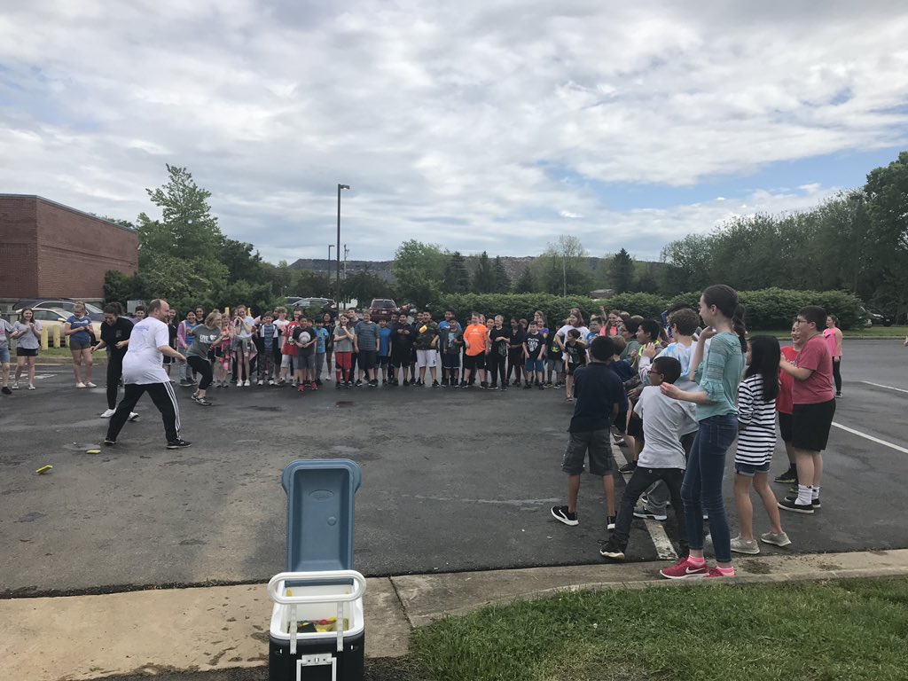 YHasenei's tweet photo. Today we showed our students that hard work can have fun rewards. Students that worked hard and gave their best effort on our first SOL were invited to throw water balloons at the teachers. #SESWildcats #proudteacher #funinfifthgrade https://t.co/bTe1edU6iL