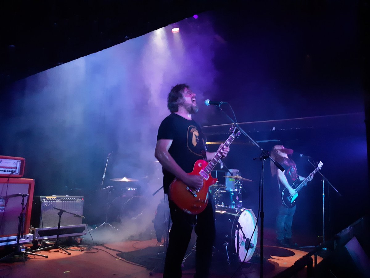 BradMacDoogs's tweet photo. @WeHuntBuffalo melting faces at the RCA club in beautiful Lisbon, Portugal. https://t.co/SOF5b9rtXi
