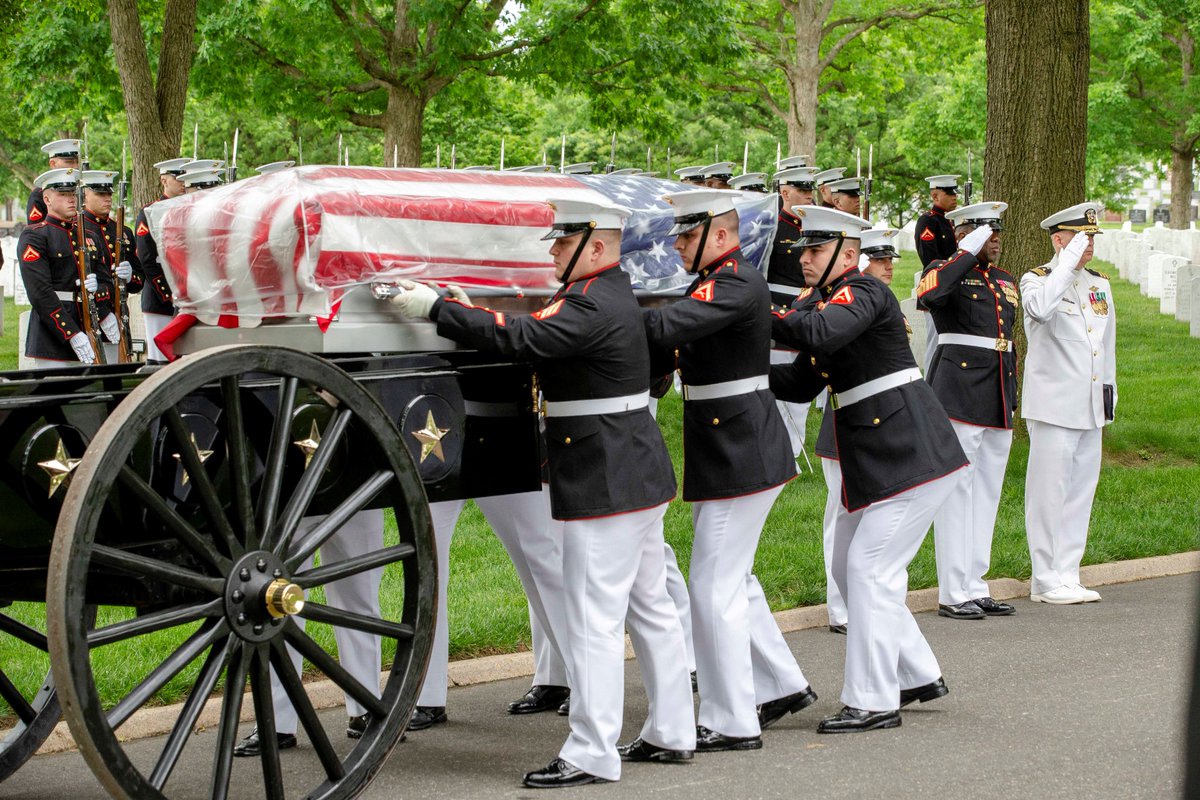 USMCSgtMaj's tweet photo. Today @18thSMMC attended the full honors funeral for Staff Sgt. Benjamin S. Hines aboard @ArlingtonNatl. Staff Sgt. Hines was killed in action on Monday, April 8, 2019 in Afghanistan, alongside two of his fellow Marines; Semper Fidelis Marines. https://t.co/NnjIeZUZ9D