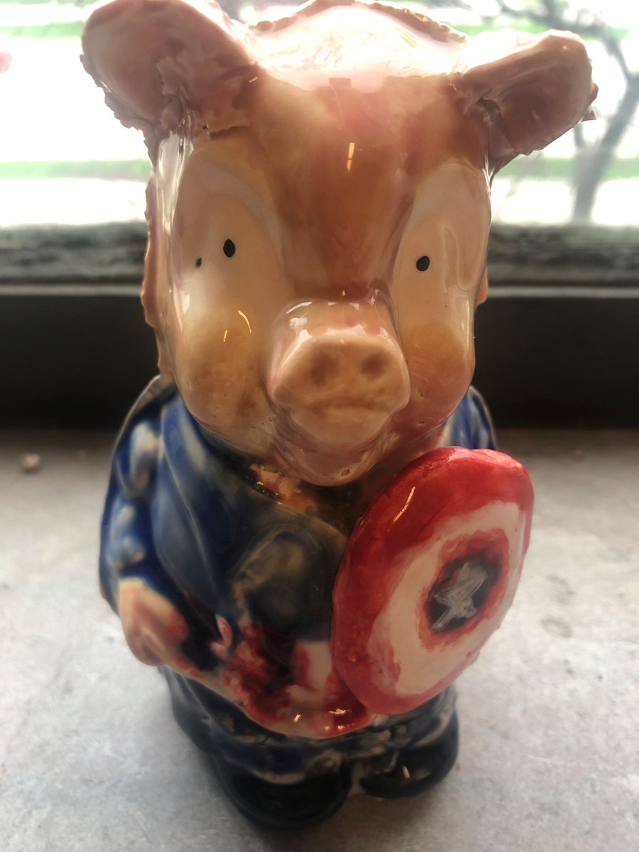 EvansGroupUIUC's tweet photo. Chris was awarded a "Professor Pig", the highest award bestowed by the MatSE undergrads! https://t.co/MJPflijYUw