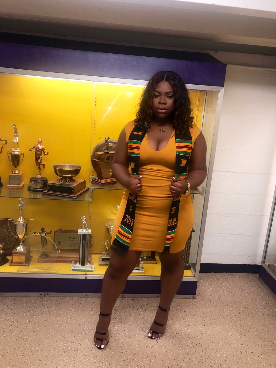 ka_ko001's tweet photo. It’s that season 🎓 https://t.co/YL1EzkhRZK