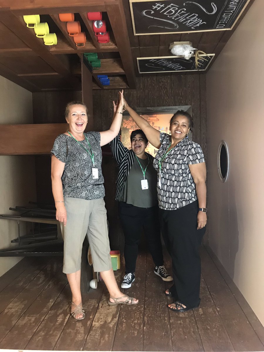 gonzlaur's tweet image. Thanks so much to @emmarosephd for hooking up our #wocincomputing group with a tour of @facebook ! @faniaeste @Bibhushanaa @njoying @savvynewb @cardina2