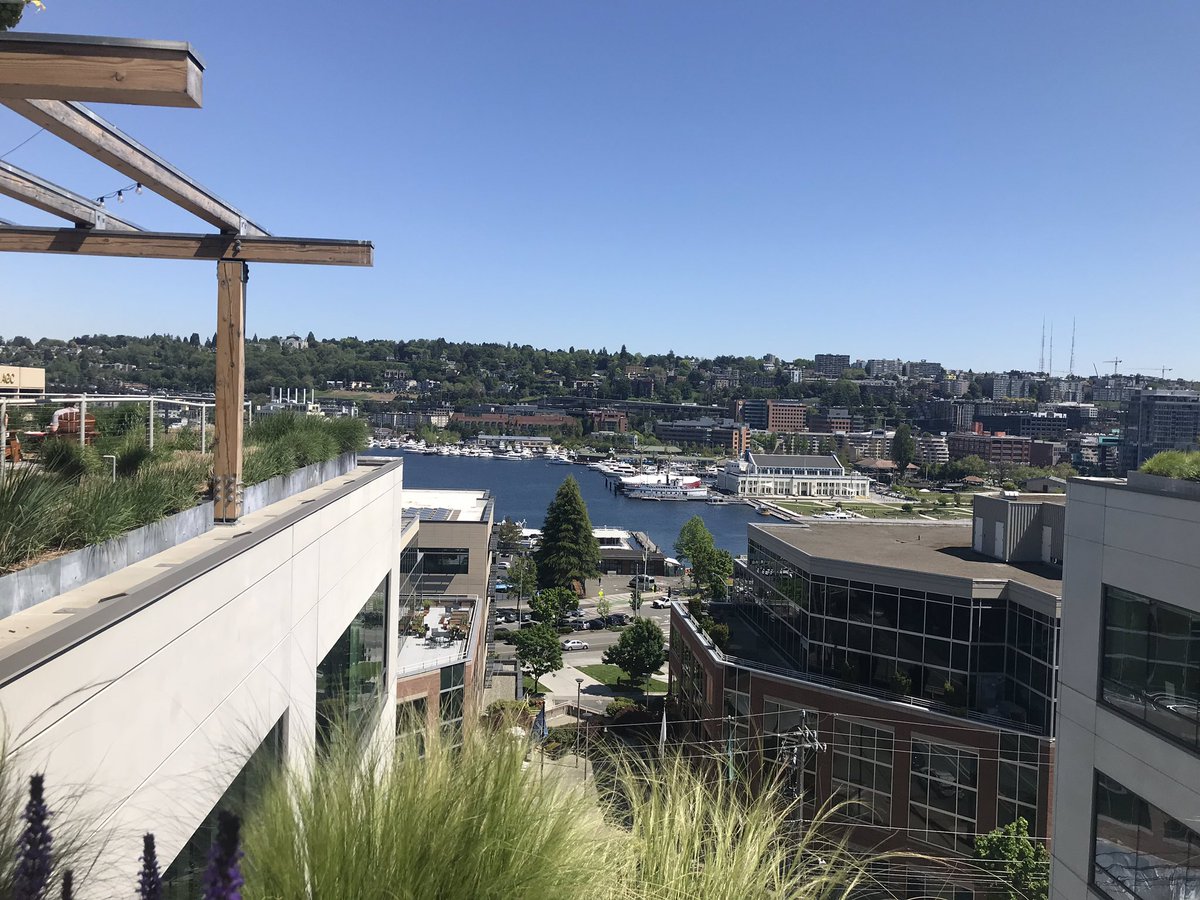 gonzlaur's tweet image. Thanks so much to @emmarosephd for hooking up our #wocincomputing group with a tour of @facebook ! @faniaeste @Bibhushanaa @njoying @savvynewb @cardina2