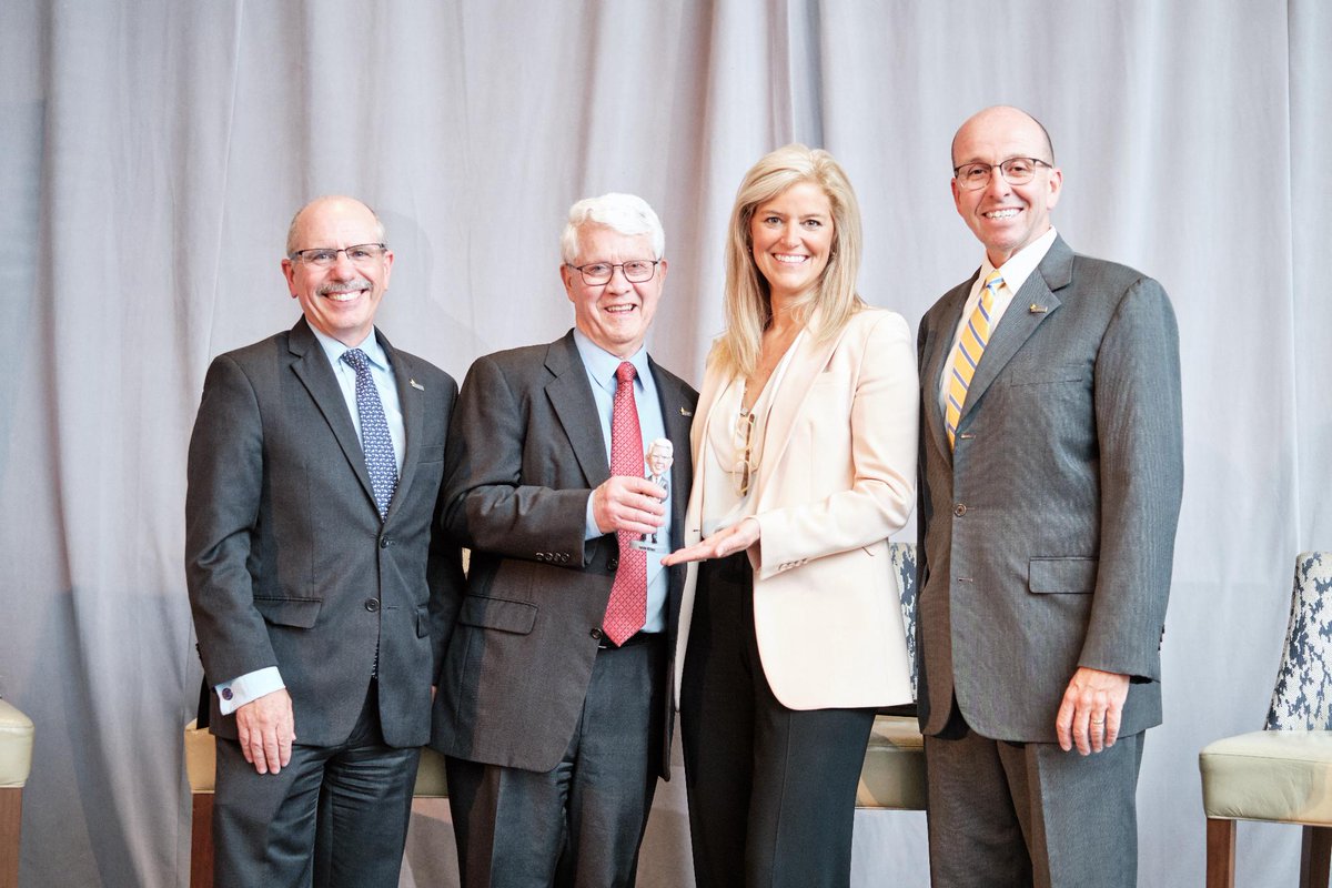 KPMGUSAlumni's tweet photo. Earlier this week, @KPMG_Foundation President Bernie Milano was recognized at the #2019EnactusUSAExpo for his 20+ years of service to @Enactus_USA. Thank you Bernie! #TangibleDifference #KPMGalumni https://t.co/O5I8LdLnre