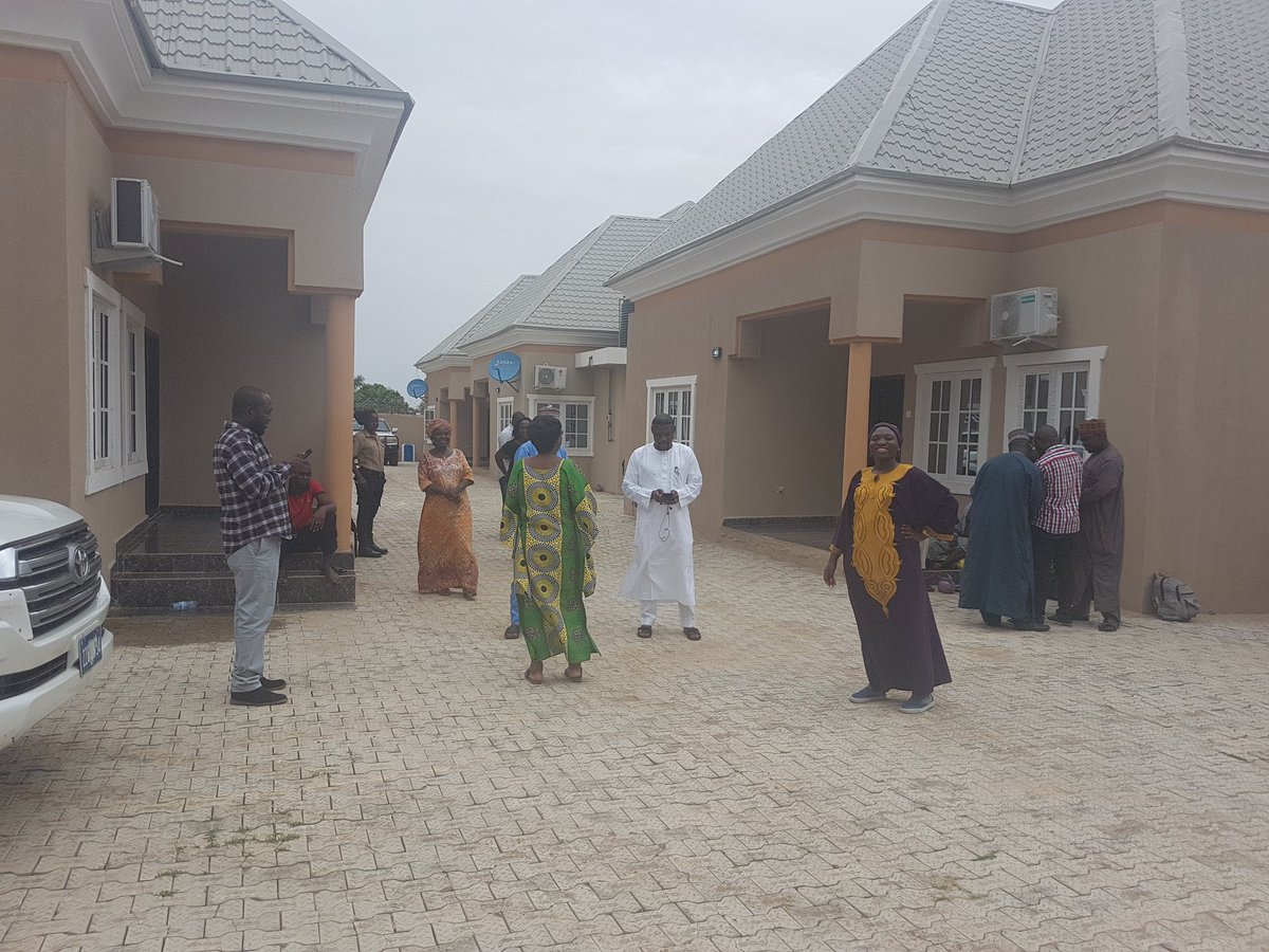 HildaOchuonyo's tweet photo. @unhcrnigeria Guest House in Mubi received its first visitors yesterday. And boy, weren't they pleasantly surprised!😊
Cross-border team from SO Maroua, SO Maiduguri, FO Yola, FU Damaturu &amp; @AdamawaGov represented.
@kanyandulajose
@RefugeesCmr
@EnoBrigitte
@AlexKishara
@MbavCesar https://t.co/f3t3UAfLWr