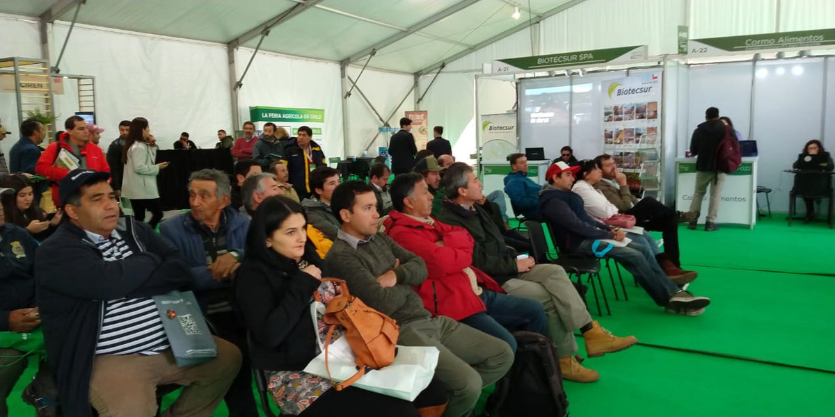 MinagriMaule's tweet photo. Seremi @MinagriMaule @TorresPirazzoli destacó la masiva participación de agricultores en @IFTagro y relevó la presencia del @MinagriCL con un stand de servicios del agro y con charlas sobre proyectos de innovación de @FIA_Chile. Revisa la nota aquí: https://t.co/kKRN1ivbsl https://t.co/R5t7xLQaPV