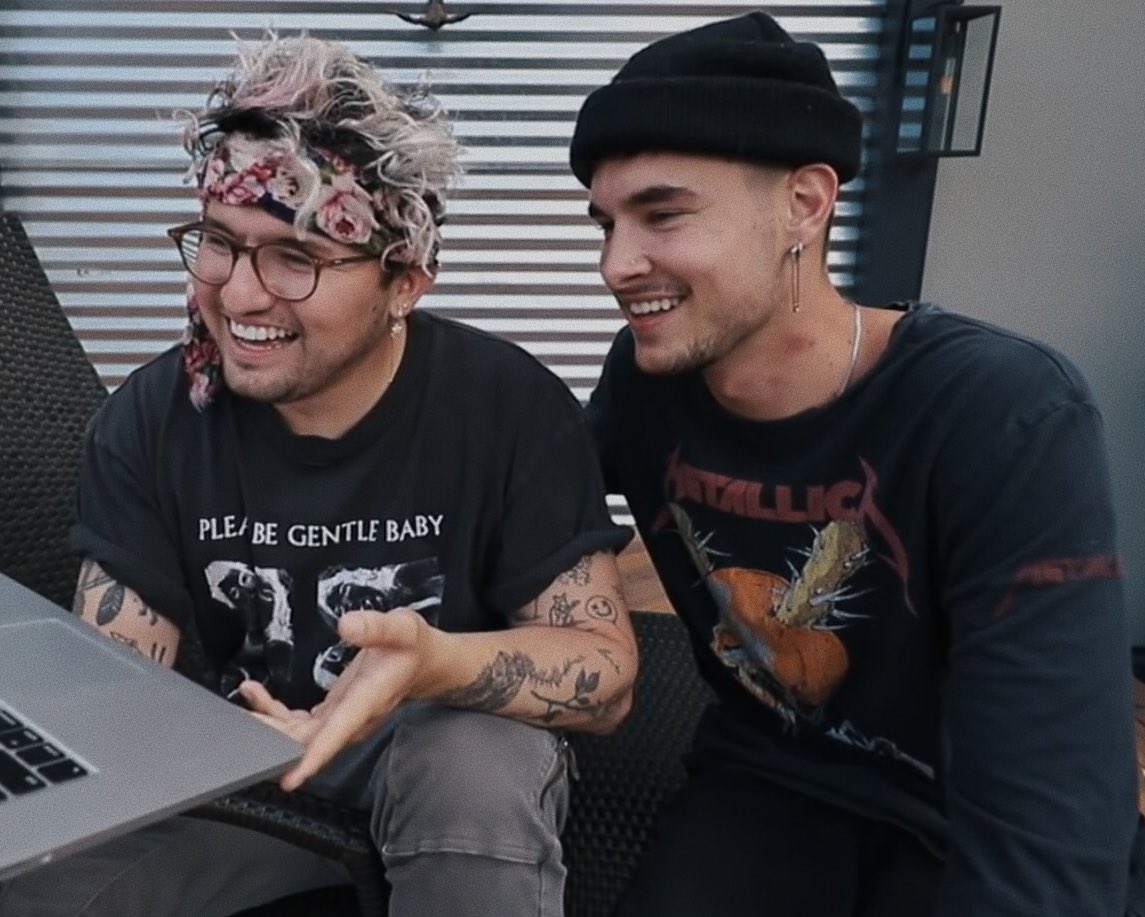 leftmeswiftly's tweet photo. #jamescharlesisoverparty since y'all here u should subscribe to @KianAndJc. they're the most hardworking youtubers ik. upload 3 times a week &amp; have the best editor. their videos just gets funnier and better with the time and it's time to U stop sleeping on THEM https://t.co/AM7MybFuYr