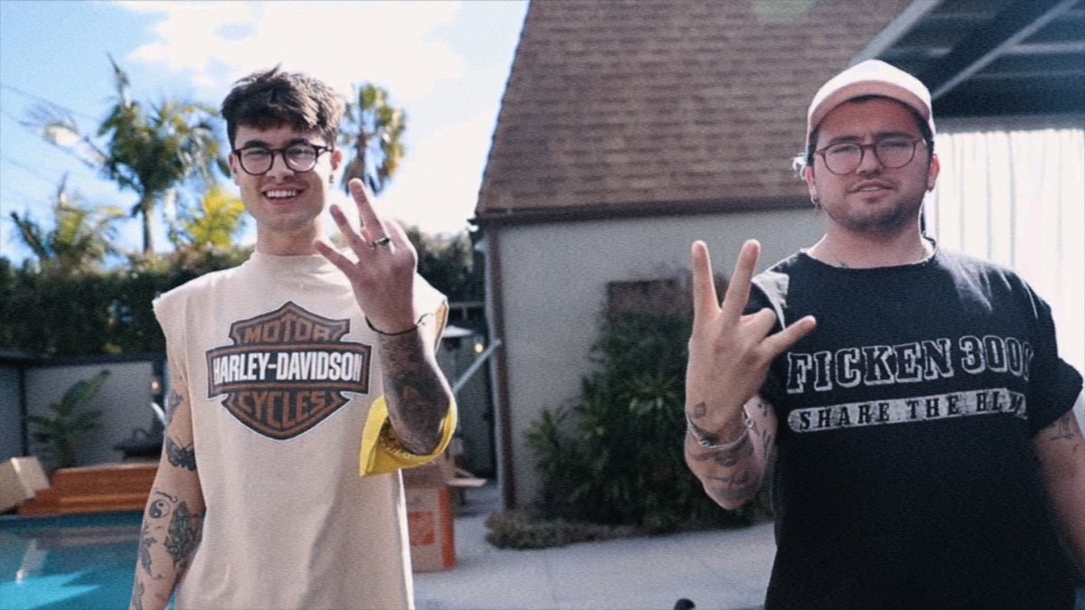 leftmeswiftly's tweet photo. #jamescharlesisoverparty since y'all here u should subscribe to @KianAndJc. they're the most hardworking youtubers ik. upload 3 times a week &amp; have the best editor. their videos just gets funnier and better with the time and it's time to U stop sleeping on THEM https://t.co/AM7MybFuYr