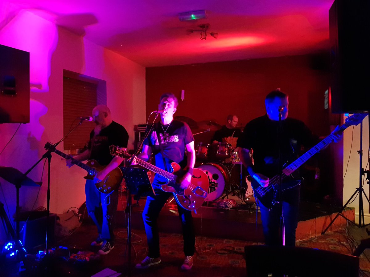 sarahkapalo7's tweet photo. Friday night drinking with @collisionrkbnd #lefthandedguitarists #husband #muchneededtherapy https://t.co/9cnsVwmP7G