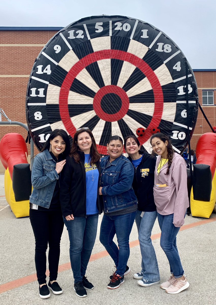 nisdbeatricej11's tweet photo. BEES Field Day!🐝💛#ThisIsEllison https://t.co/sVgigubZV0