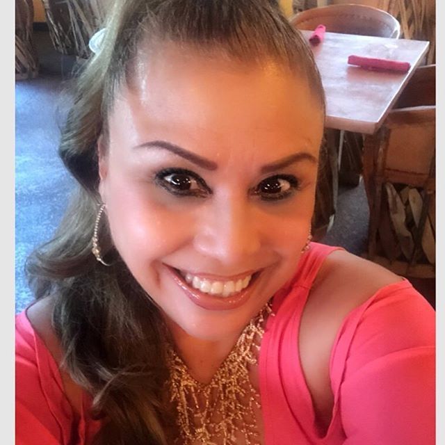 itsmoitere's tweet photo. Feliz día de la madres! A mi hermosa, inteligente, generosa, fuerte y mejor amiga mía a quien puedo decirle Mamá! Eres a lo que yo aspiro ser como madre. Espero que Dios me dé tu fuerza y tu hermosura de persona amor. Te quiero! 😘 https://t.co/ujPgxgkb69