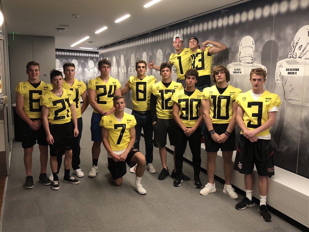 mvp7on7's tweet photo. Thank you @CoachArendsUO and @oregonfootball for showing MVP around the facility. Great experience for our young athletes. #Duck4Life #MVP #Motivation https://t.co/wXcIpdrcHY
