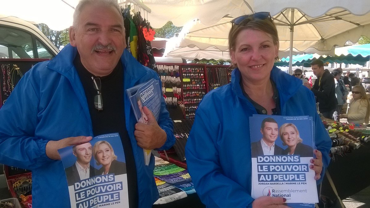 PORQUETCeline's tweet photo. Ce vendredi matin, en action sur le marché de #LaVoulteSurRhône #Ardéche #RN #RN07 #OnArrive https://t.co/7Vn5NYJjup