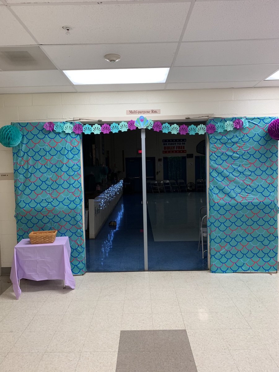 RicheyPrincipal's tweet photo. We are ready for the Princess Ball here at Richey! #RicheyProud #PrincessBall https://t.co/S0Xci2vRVg